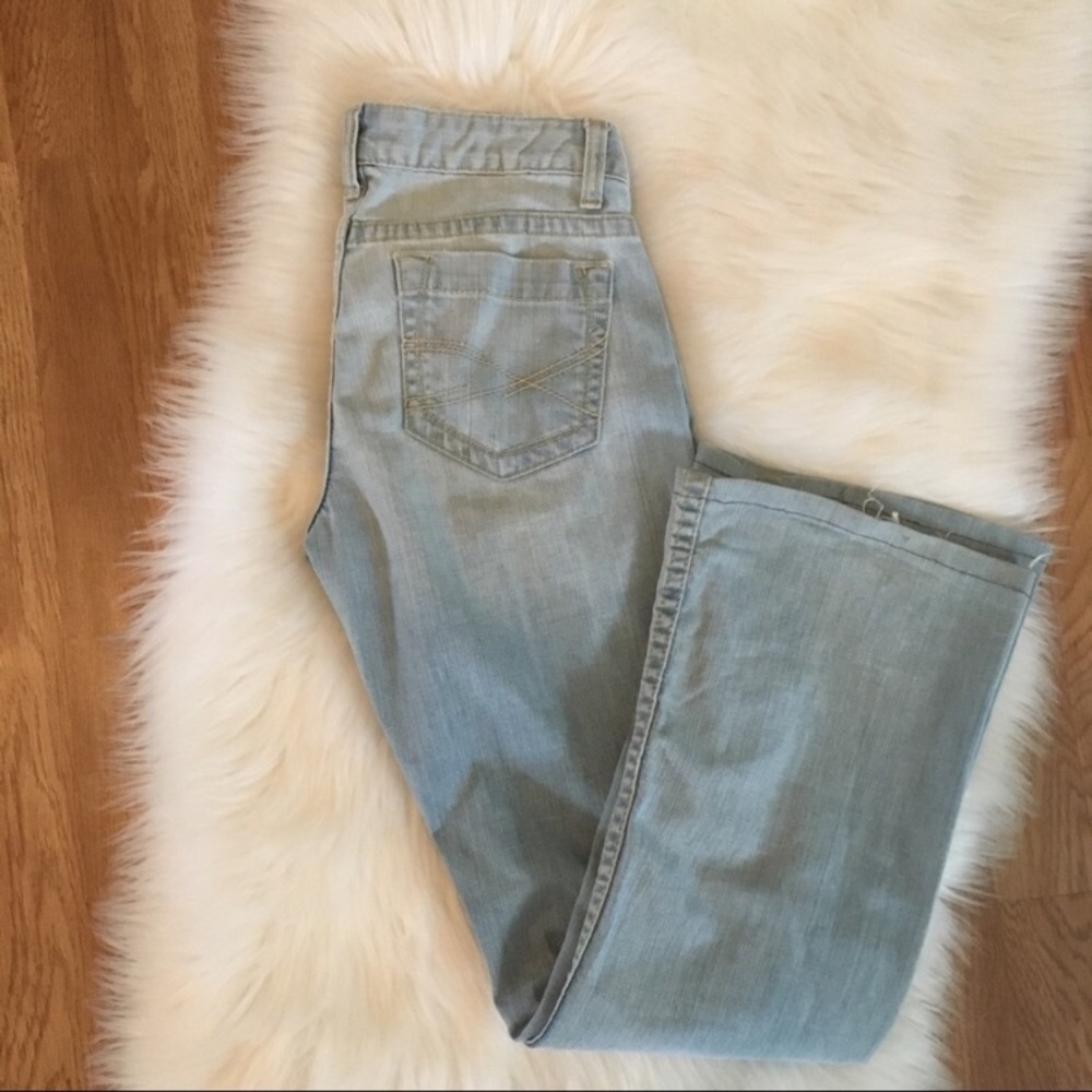 Hollister Women's Wide Leg Flare Lightwashed Jeans - Picture 3 of 5
